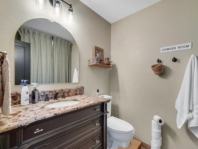 134 Valleyview Dr — Photo 9