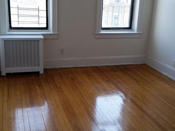 3rd image of 13270 Sanford Ave APT 6C