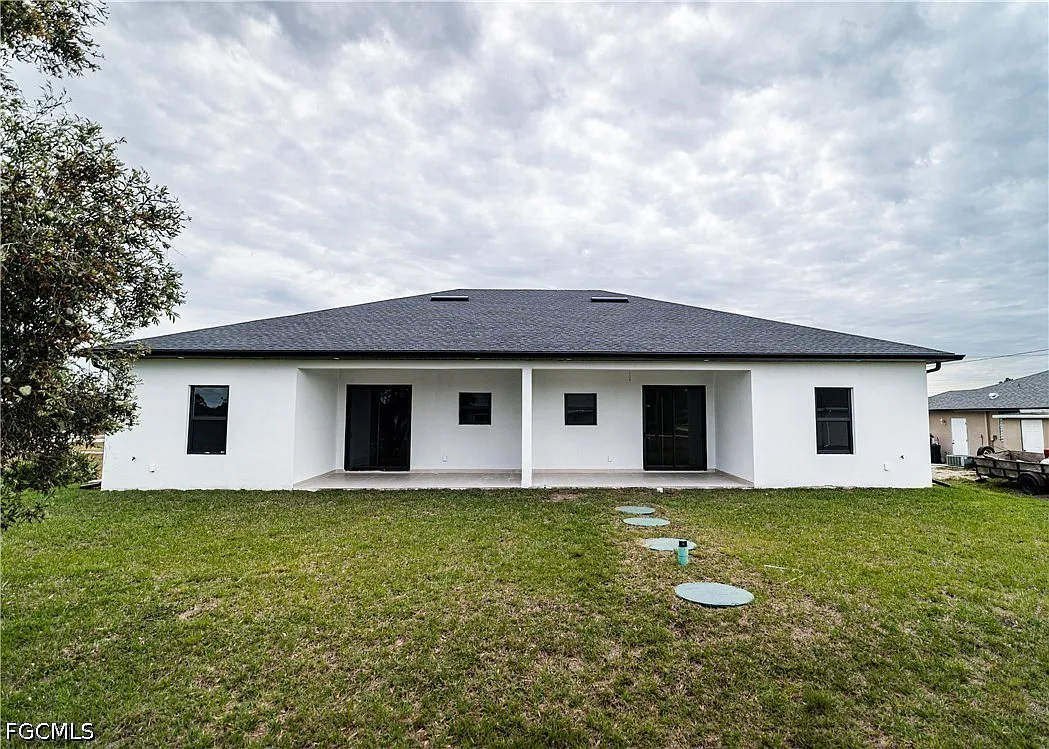 3 bed, 2.0 bath, 1199 sqft, $1,900 — Photo 4