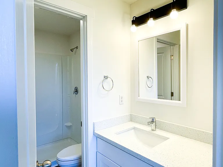 Iris Apartments — Photo 8