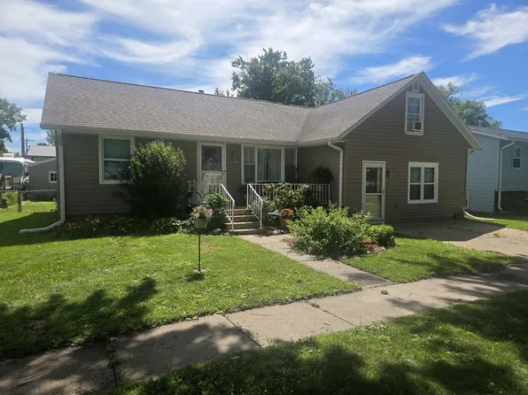 303 14th St S, Grand Junction, IA 50107