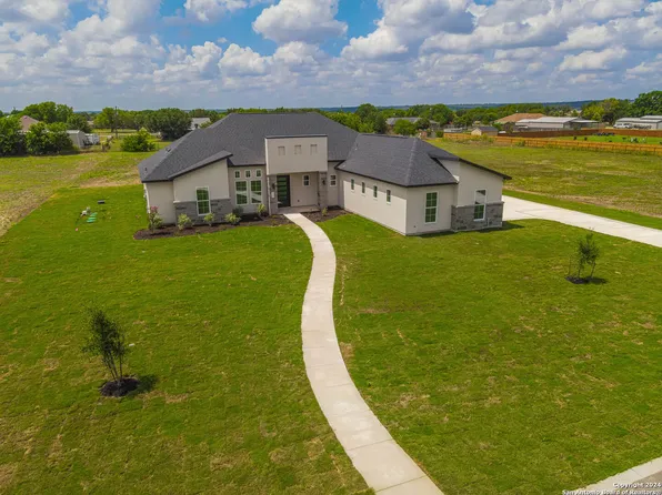 235 Venado Oaks, Castroville, TX 78009