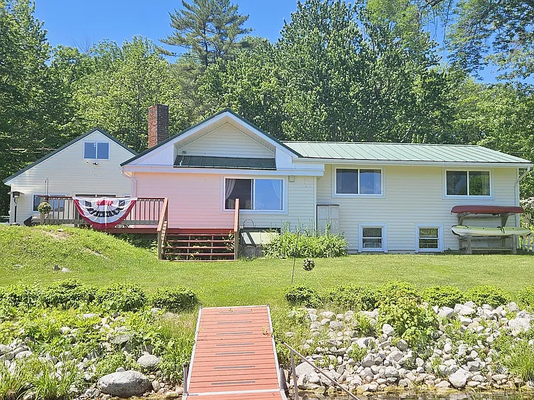 77 Meadow Rd — Photo 1