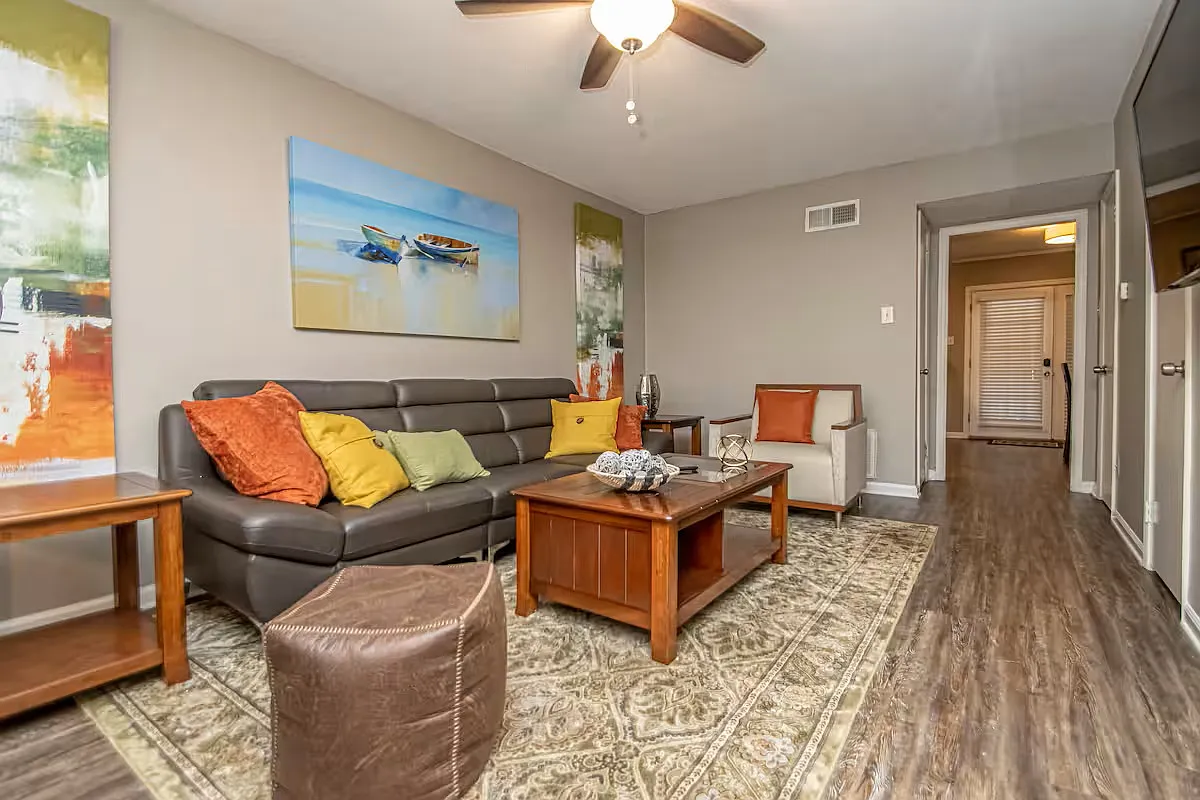 2 bed, 1.5 bath, 1100 sqft, $1,500 — Photo 1