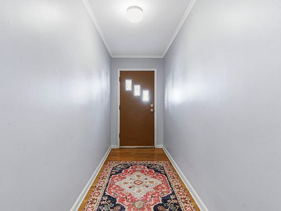 4th image of 308 E Lindberg Street