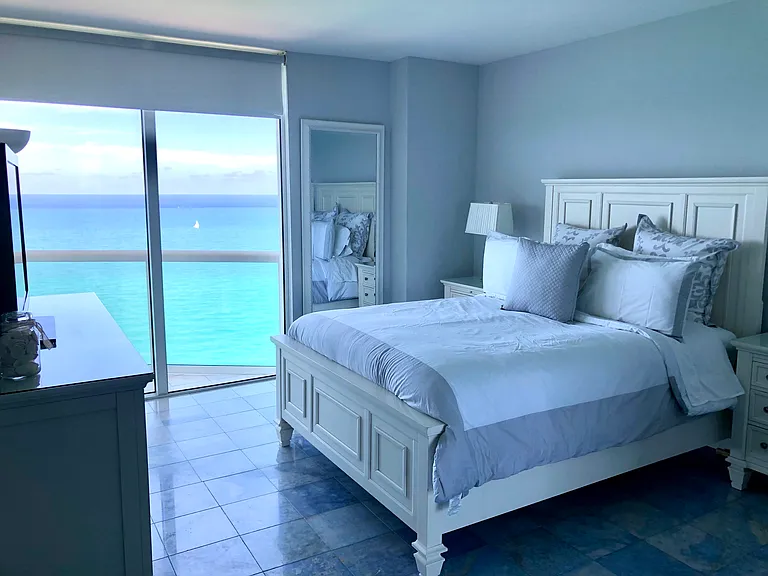 6365 Collins Ave — Photo 3