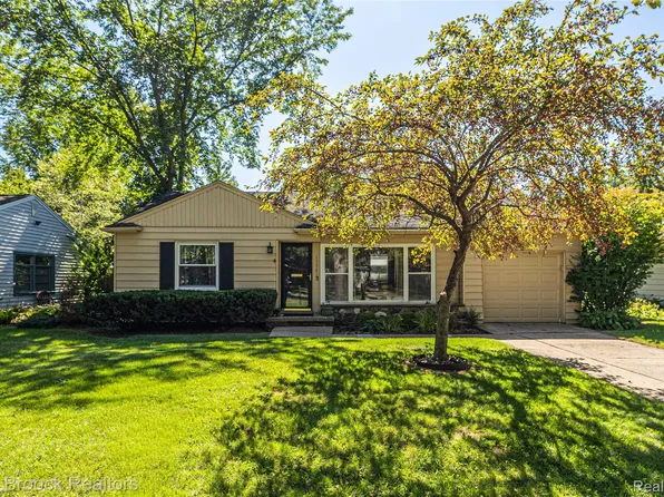 15743 Birwood Ave, Beverly Hills, MI 48025