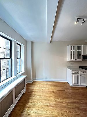 5th image of 134 W 58th St APT 1705