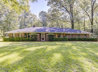 105 Robinhood Rd, Vicksburg, MS 39180