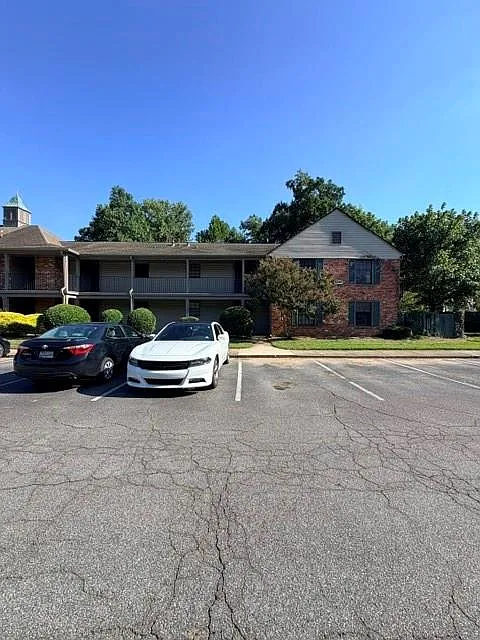 2 bed, 2.0 bath, 1196 sqft, $2,000 — Photo 2