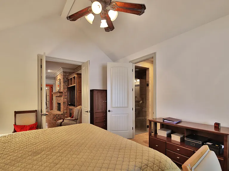 9201 York Pl — Photo 10