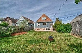 fully fenced back yard