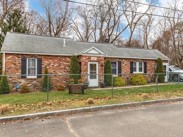 62 Sylvester St, Springfield, MA 01109