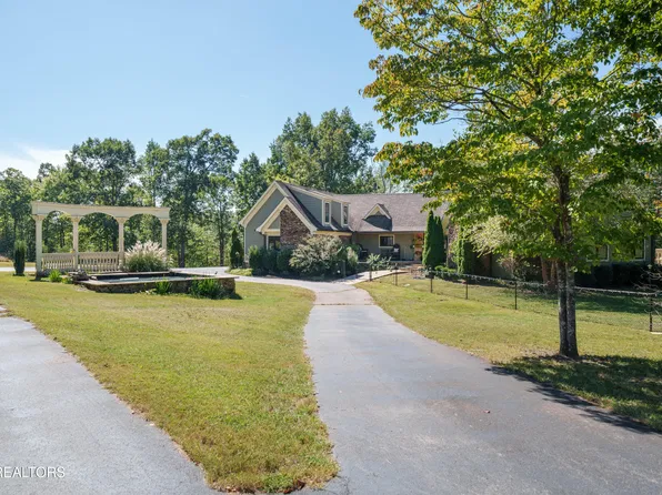 684 Randolph Rd, Crossville, TN 38571