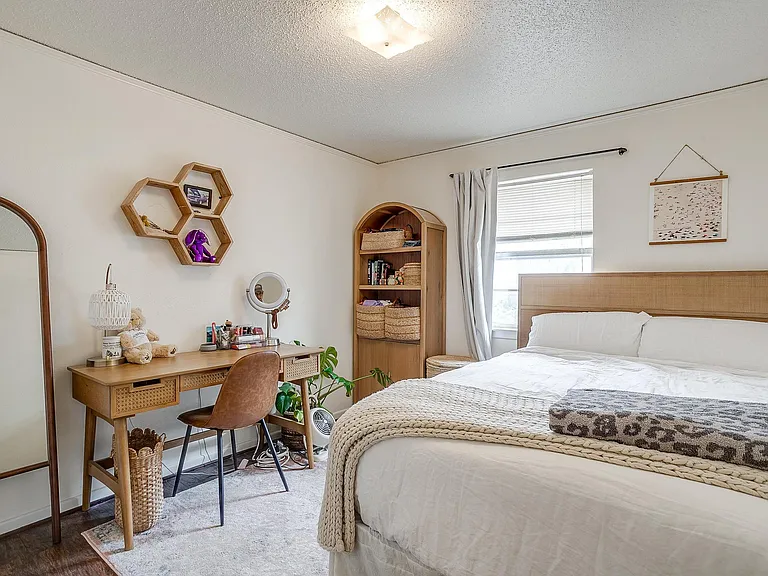 3217 Lubbock Ave #B — Photo 7
