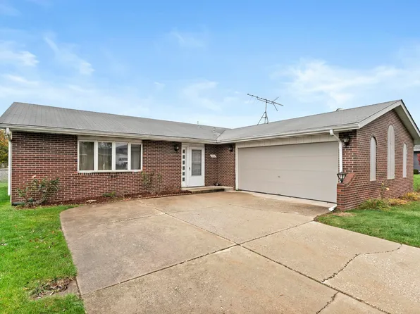9814 Lincoln Ct, Crown Point, IN 46307