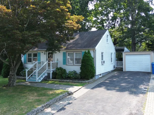 7 Rocky Ledge Drive, Clinton, CT 06413