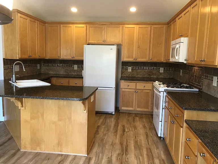 6081 Landmark Ln — Photo 10