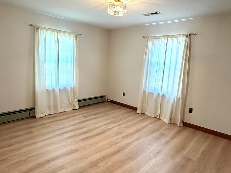 1503 Freeman Ave — Photo 8