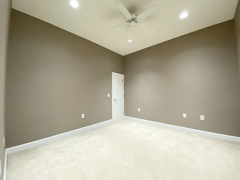 33 Augustine Rd — Photo 6
