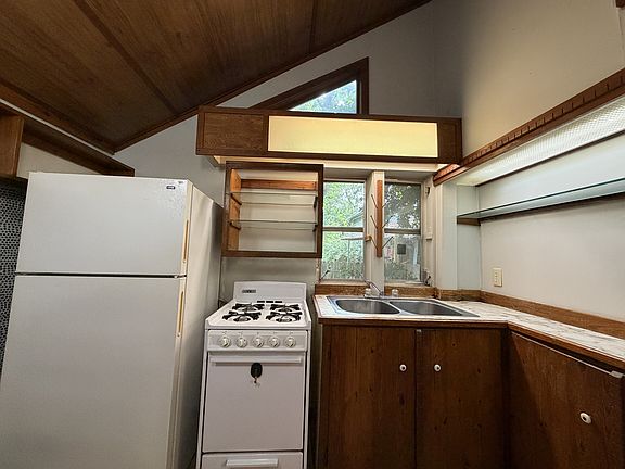 5th image of 410 E Huntsville Rd #C