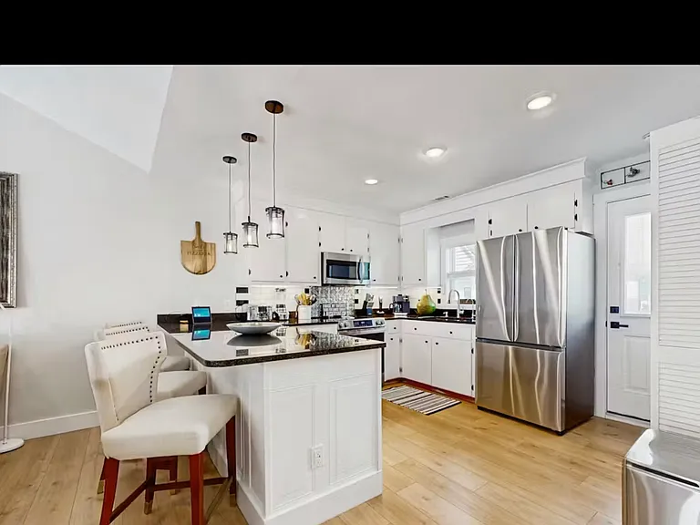220 Brunswick Ave W — Photo 20