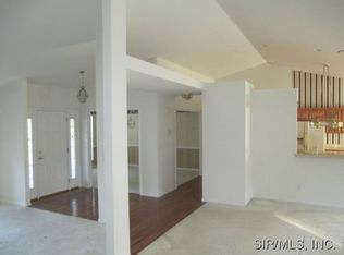 2048 Cedarwood Trl, Shiloh, IL 62226