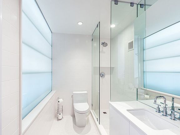 4th image of 310 W 56th St