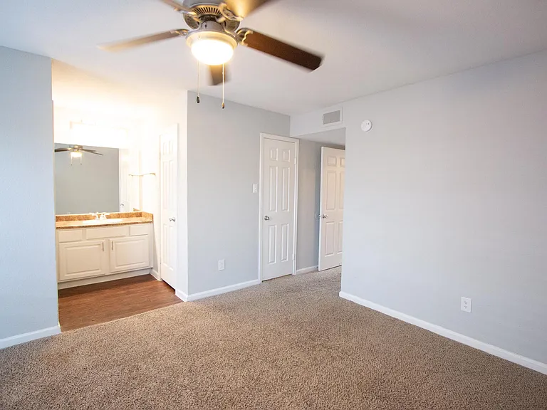 The Claridge Apartments — Photo 19