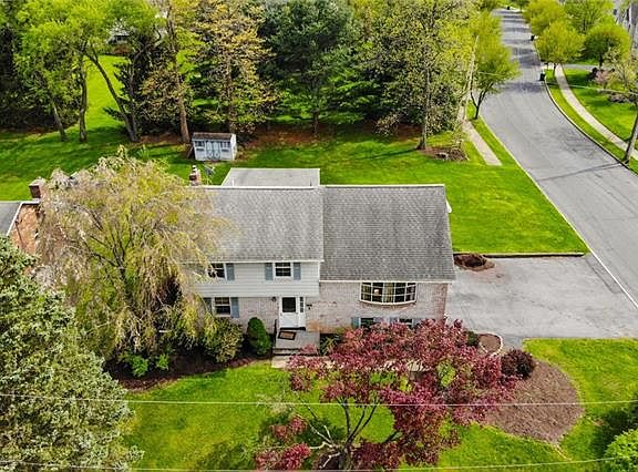 4th image of 2652 Northview Ave
