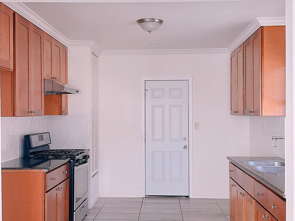 1st image of 414 N New Ave