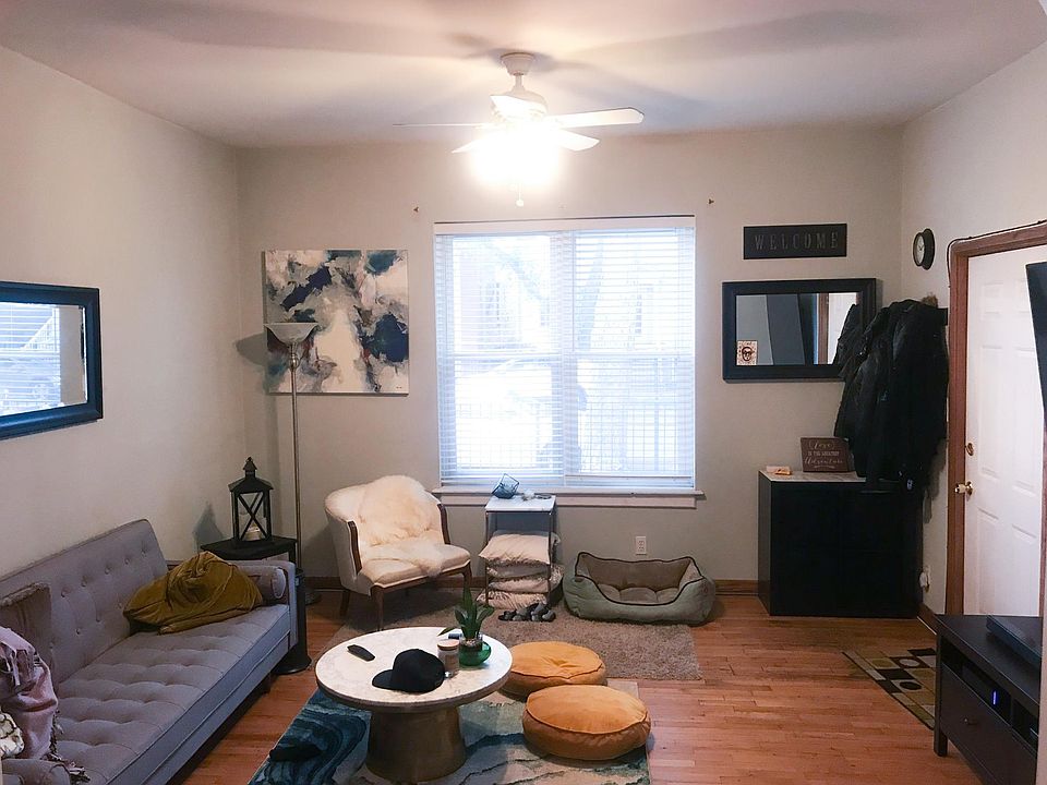 2nd image of 1930 W Roscoe St #1