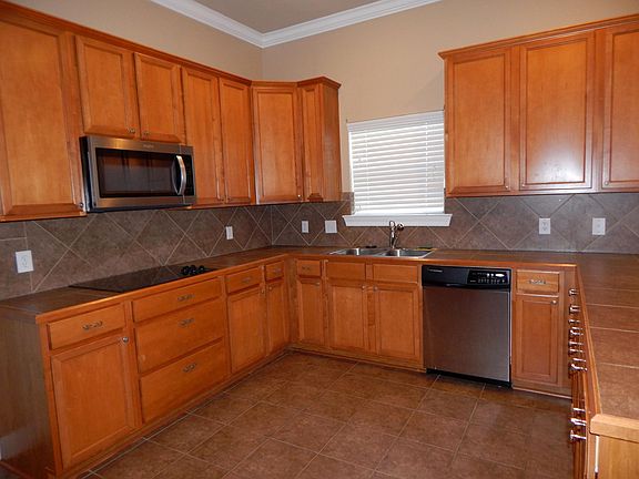 4th image of 22442 Balmoral Dr