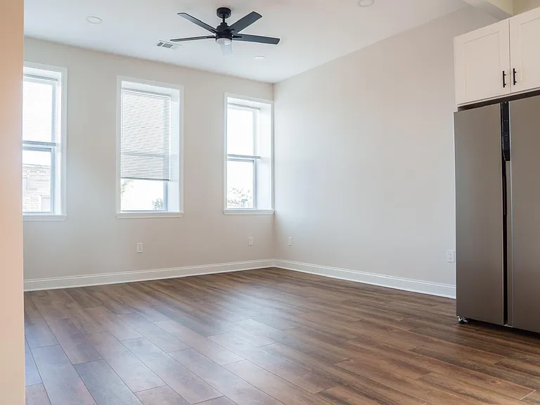 1042 Edmondson Ave — Photo 9