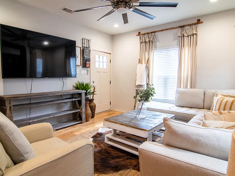 705 W Elsmere Pl — Photo 11