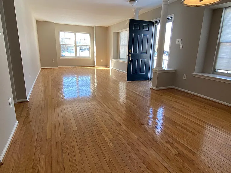 105 Hearthstone Ln — Photo 5