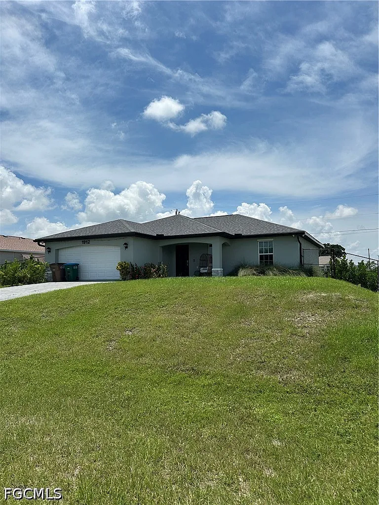 3 bed, 2.0 bath, 1469 sqft, $2,200 — Photo 3