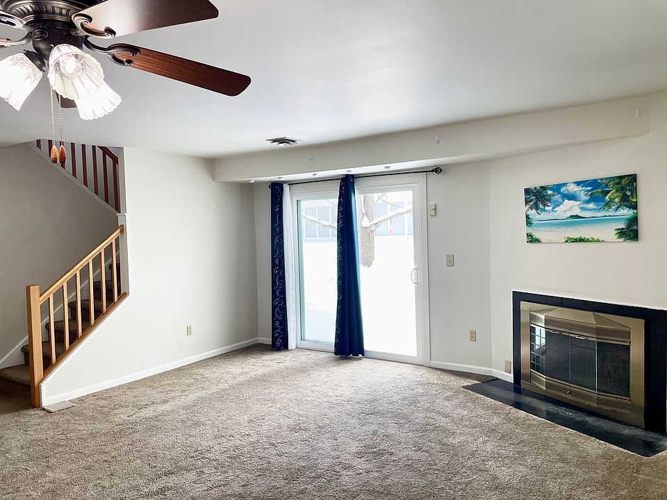 Living room, new picture.