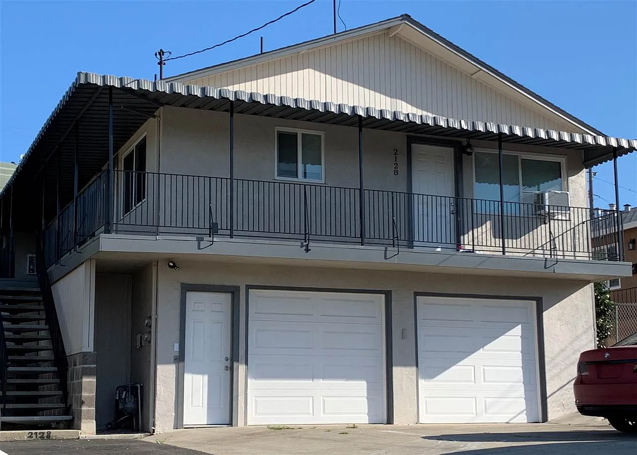 2132 Regent Way photo 1