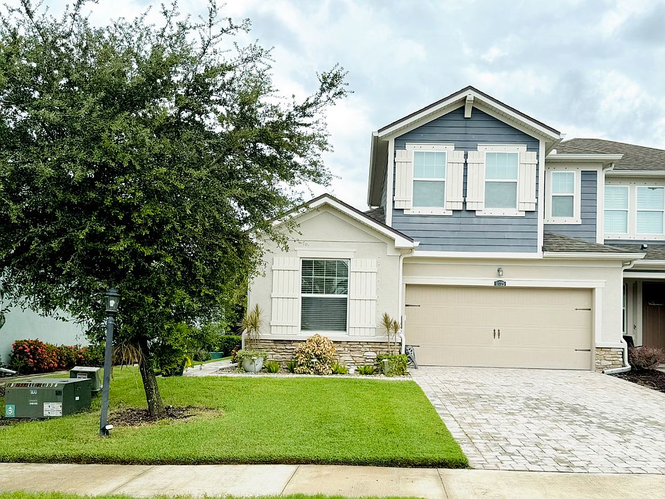 Townhome with 2 car garage