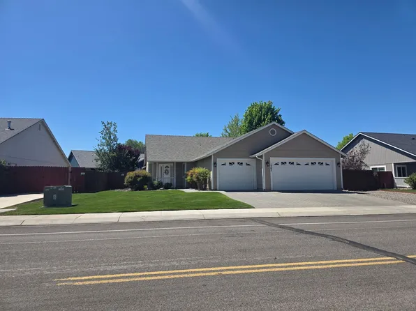 1303 Chichester Dr, Gardnerville, NV 89410