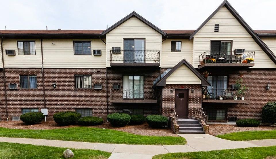 1st image of 7 Royal Crest Dr APT 9