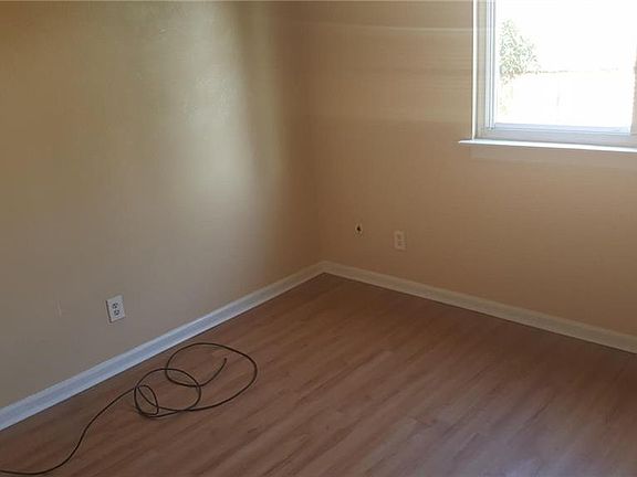 2nd image of 939 Holladay St