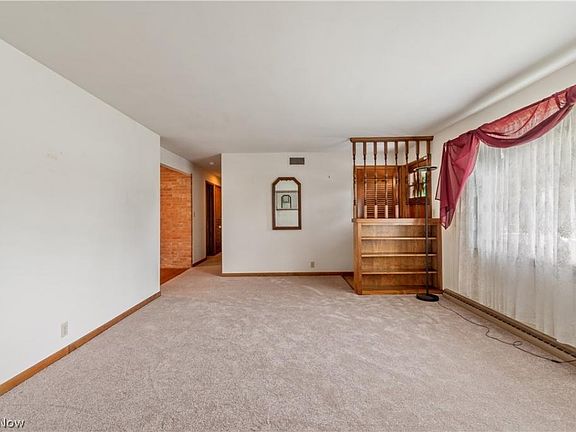 4th image of 1974 Meadow Ln