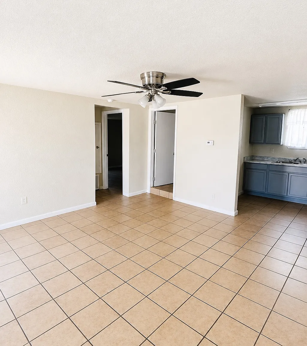 2 bed, $1,000 — Photo 2