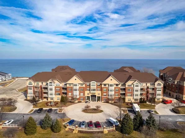 4120 South Lake DRIVE #462, Saint Francis, WI 53235