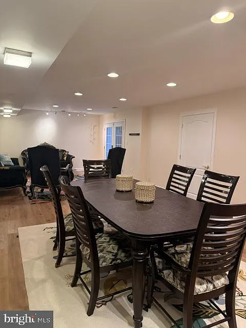 1 bed, 1.0 bath, 5790 sqft, $1,250 — Photo 2