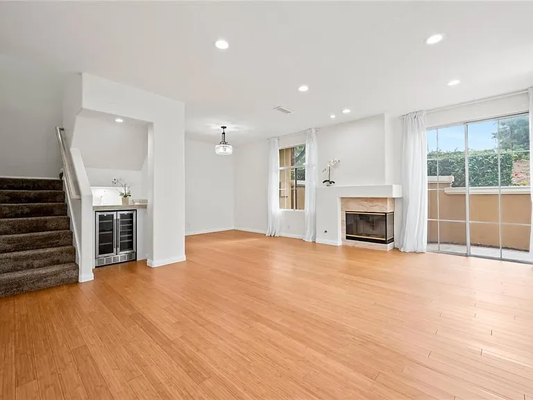 3 Opera Ln — Photo 4