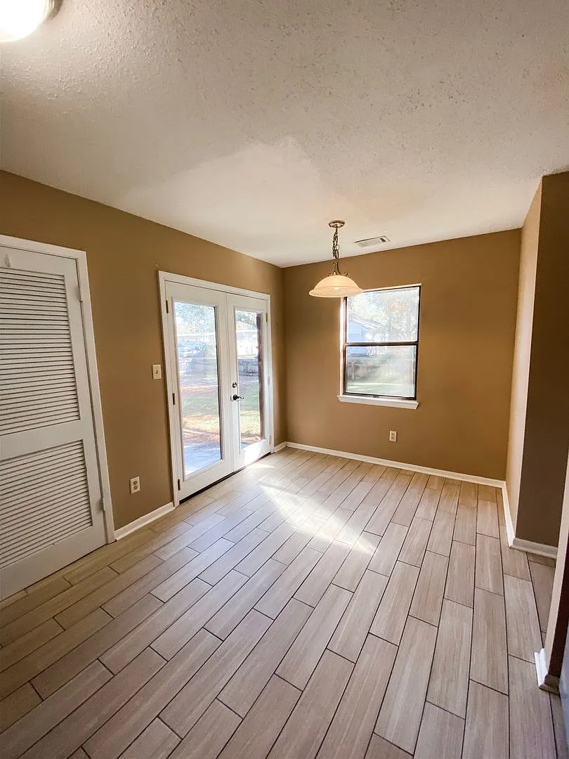 Building Photo - 696 Tyner St #1