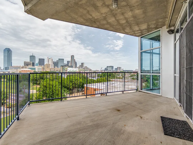 1001 Belleview St #408 — Photo 3